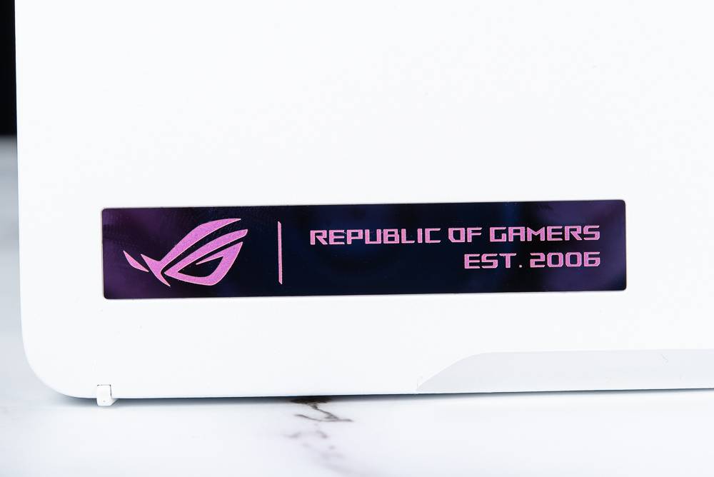 双 A 骄傲！ ROG Zephyrus G14 2022 测试报告 / 液金均温散热与 Nebula 显示器