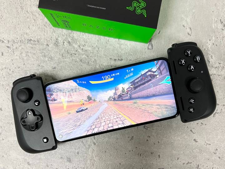 Razer Kishi V2 动手玩：Android 手机的好玩配件，简单将手机变身掌中游戏机