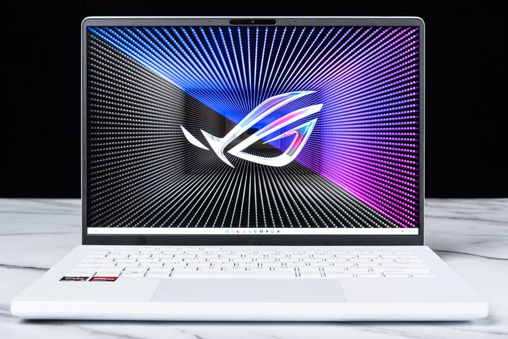 双 A 骄傲！ ROG Zephyrus G14 2022 测试报告 / 液金均温散热与 Nebula 显示器