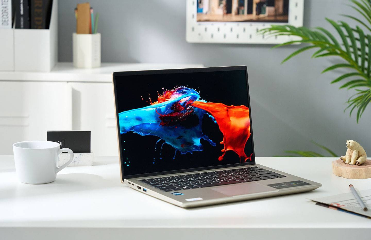 Acer Swift 3 OLED 是 Swift 系列首款搭载 OLED 显示器的产品，无论是色彩的饱和度或极为出色的对比度都让人「一眼惊艳」！
