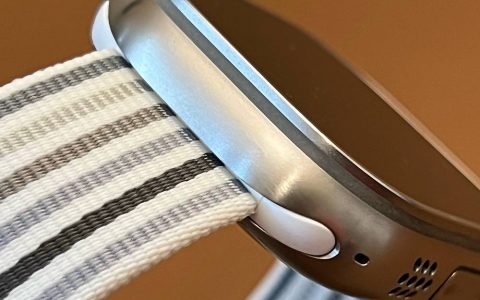 不喜欢 Apple Watch Ultra 的外观设计？ 国外有人动手魔改，将橘色按钮去除、并加上发丝纹