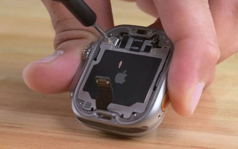 Apple Watch Ultra 拆解：内建超大电池，维修性高但很难自行拆修