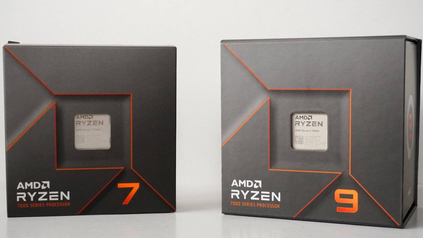 从新版包装盒的正面窗口可以看到处理器的型号字样。