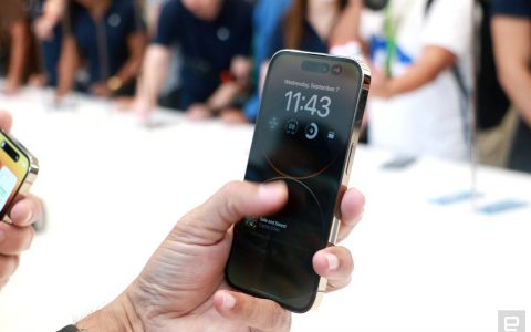 iPhone 14 Pro 实机动眼看：能算是全面屏吗？