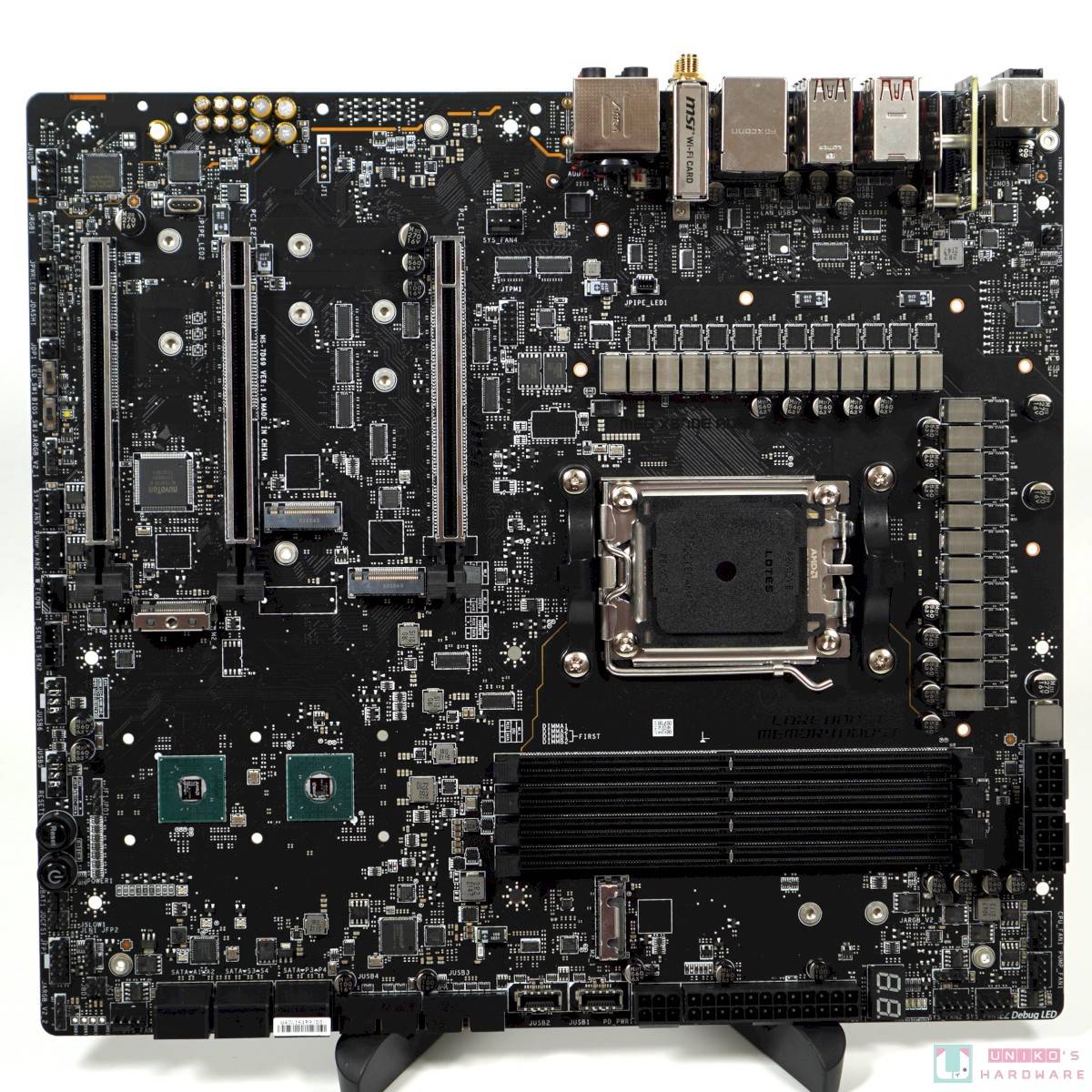 MSI MEG X670E ACE 主板开箱评测