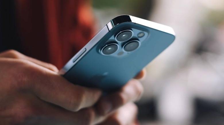 不配充电头是歧视消费者！巴西政府下令：禁售任何不附赠充电器iPhone 12/13系列！
