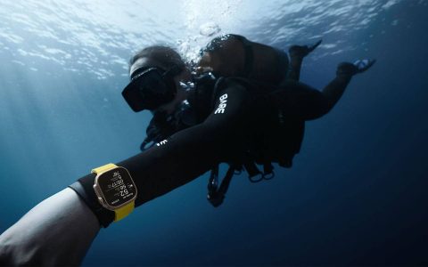 Apple Watch Ultra 正式登场：更大屏幕、额外按键来挑战更多冒险