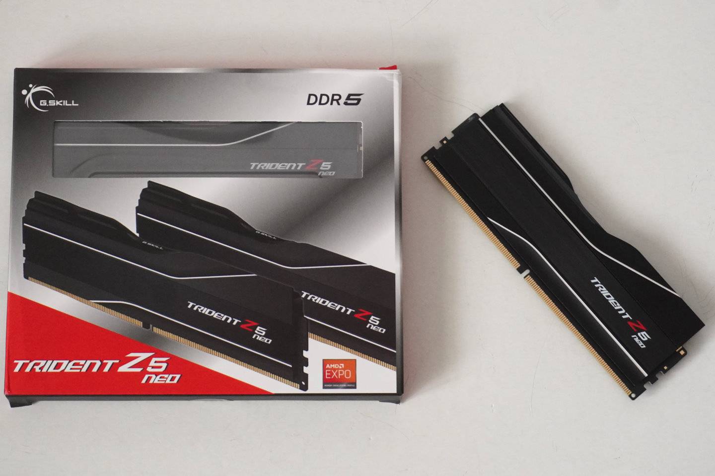 这次测试的内存为G.Skill Trident Z5 Neo 16GBx2，支持EXPO自动超频功能。
