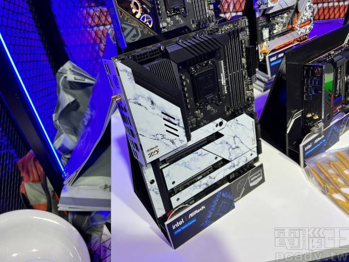 华擎ASRock Z790 Taichi Carara特别版，有着大理石一般的纹路。