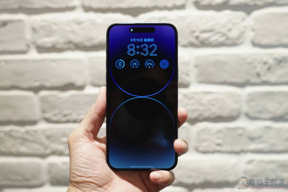 iPhone 14 Pro 又有新毛病，充电时手机反复重新开机