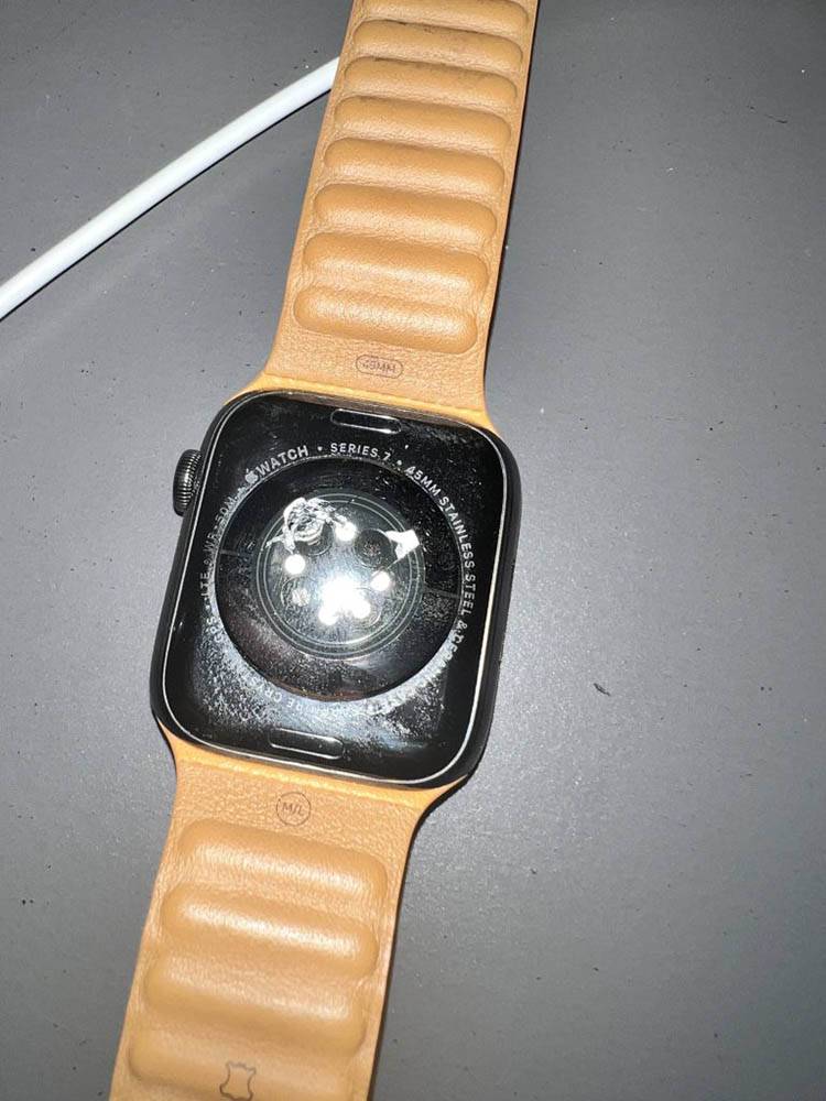 国外传出 Apple Watch Series 7 过热后爆炸事件！ 大量黑烟冒出
