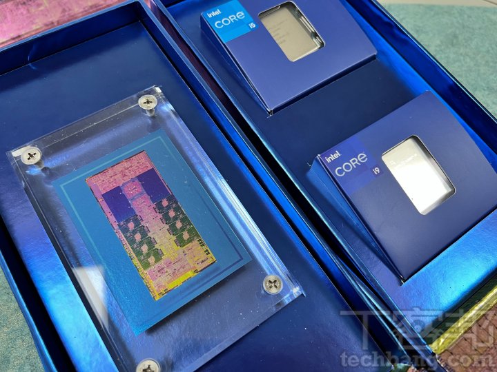 Intel 第 13 代处理器媒体样品开箱！ 盒子从里到外 Die shot 印好印满