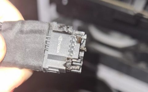GeForce RTX 4090显卡发生端口烧毁灾情：16pin连接器烧毁、融化线缆和插座