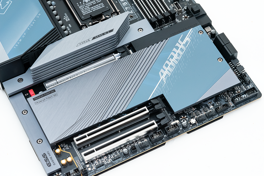 高阶定位内建豪华音效，GIGABYTE Z790 AORUS Master 开箱