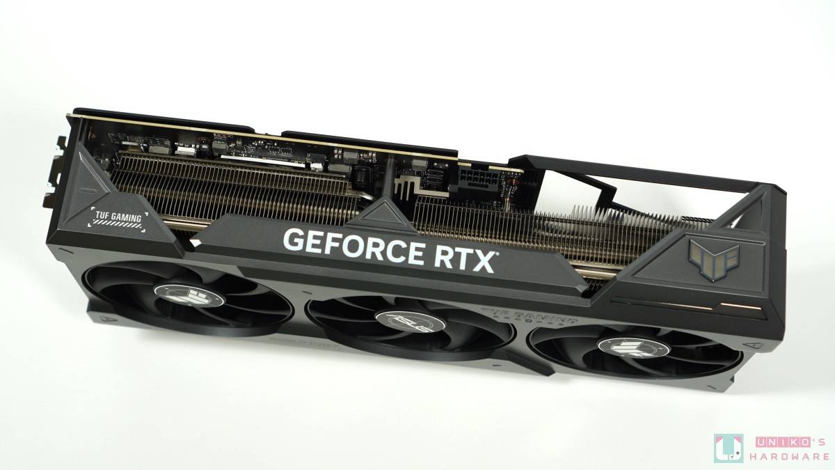 ASUS TUF Gaming RTX 4090 OC 24GB 显示卡外观解禁开箱