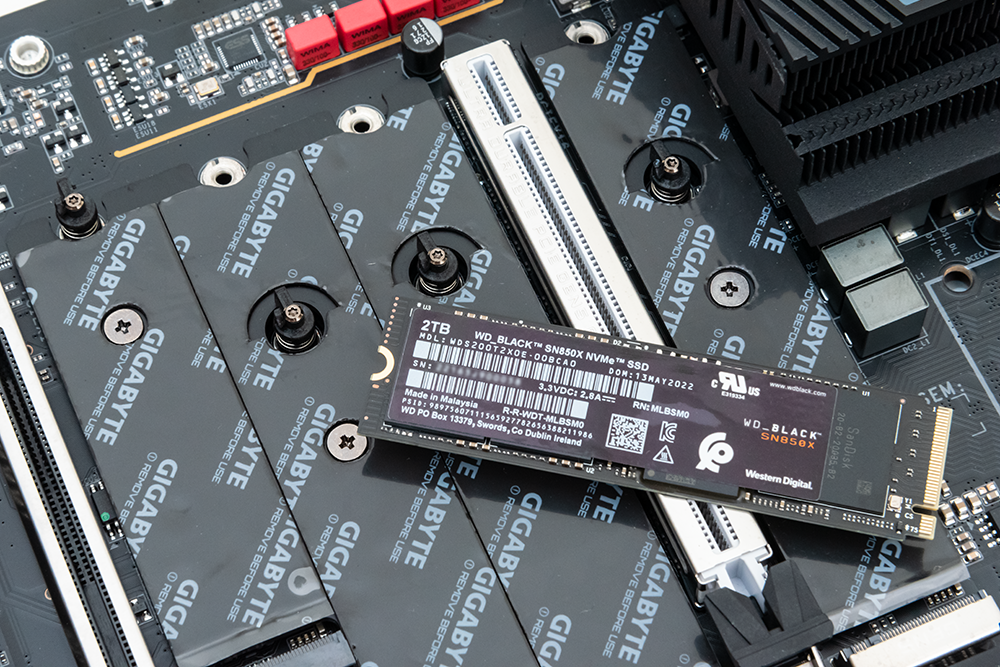高阶定位内建豪华音效，GIGABYTE Z790 AORUS Master 开箱