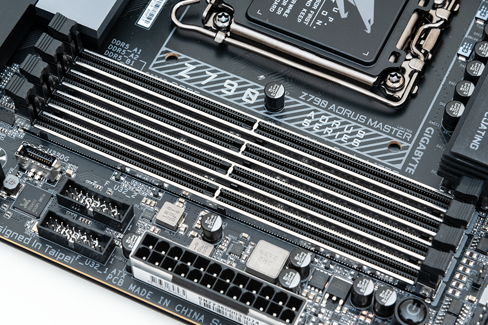 高阶定位内建豪华音效，GIGABYTE Z790 AORUS Master 开箱