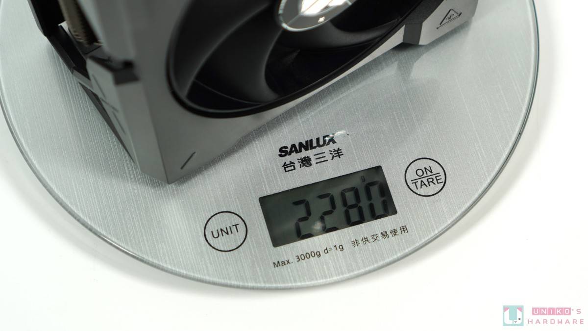 ASUS TUF Gaming RTX 4090 OC 24GB 显示卡外观解禁开箱