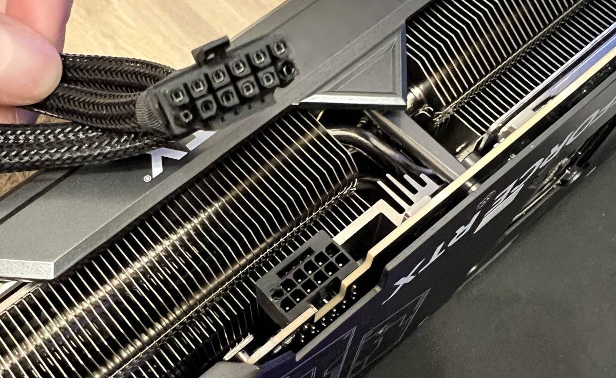 部分RTX 4090用户反应遇到12VHPWR接头熔化问题