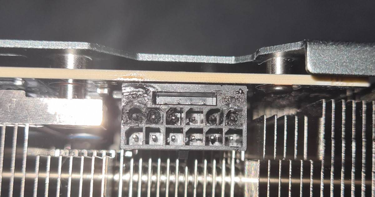 部分RTX 4090用户反应遇到12VHPWR接头熔化问题