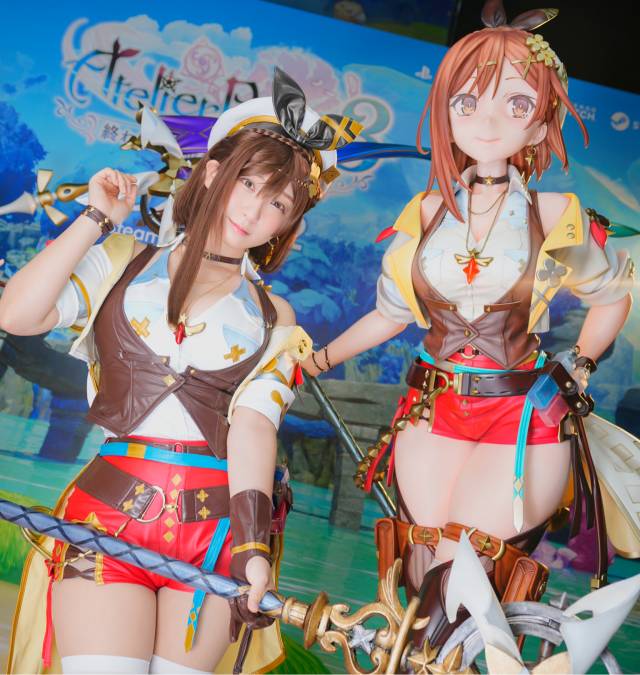 这个蜜大腿太香了！ 伊织萌替《莱莎的炼金工房3》专属Cosplay还原插图中的莱莎