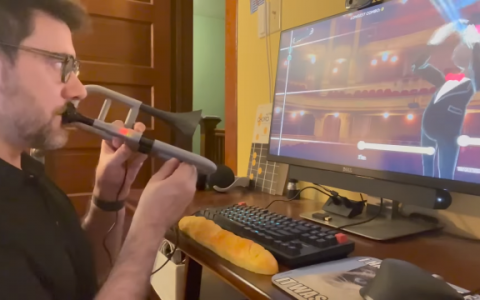 真的拿起喇叭吹起来！ 《Trombone Champ》玩家3D打印自制可游玩模型喇叭 真实享受吹奏快感