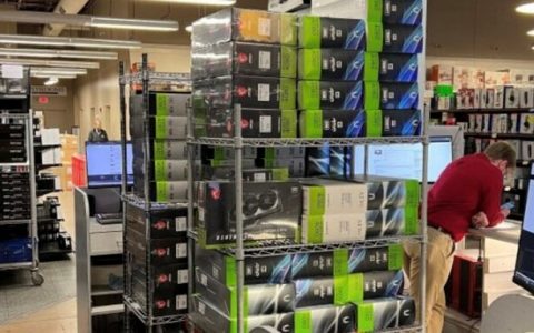老黄刀法失灵？ 美国卖场RTX 4080卖不动，经销商现货堆成小山