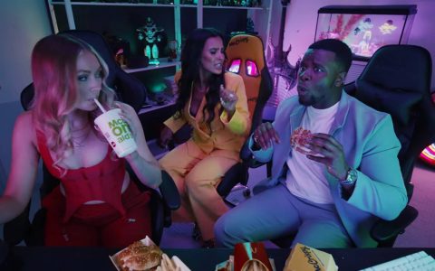 英国McDonald活动竟送出官方电竞椅「McCrispy」！超实用多功能不输其他电竞椅！