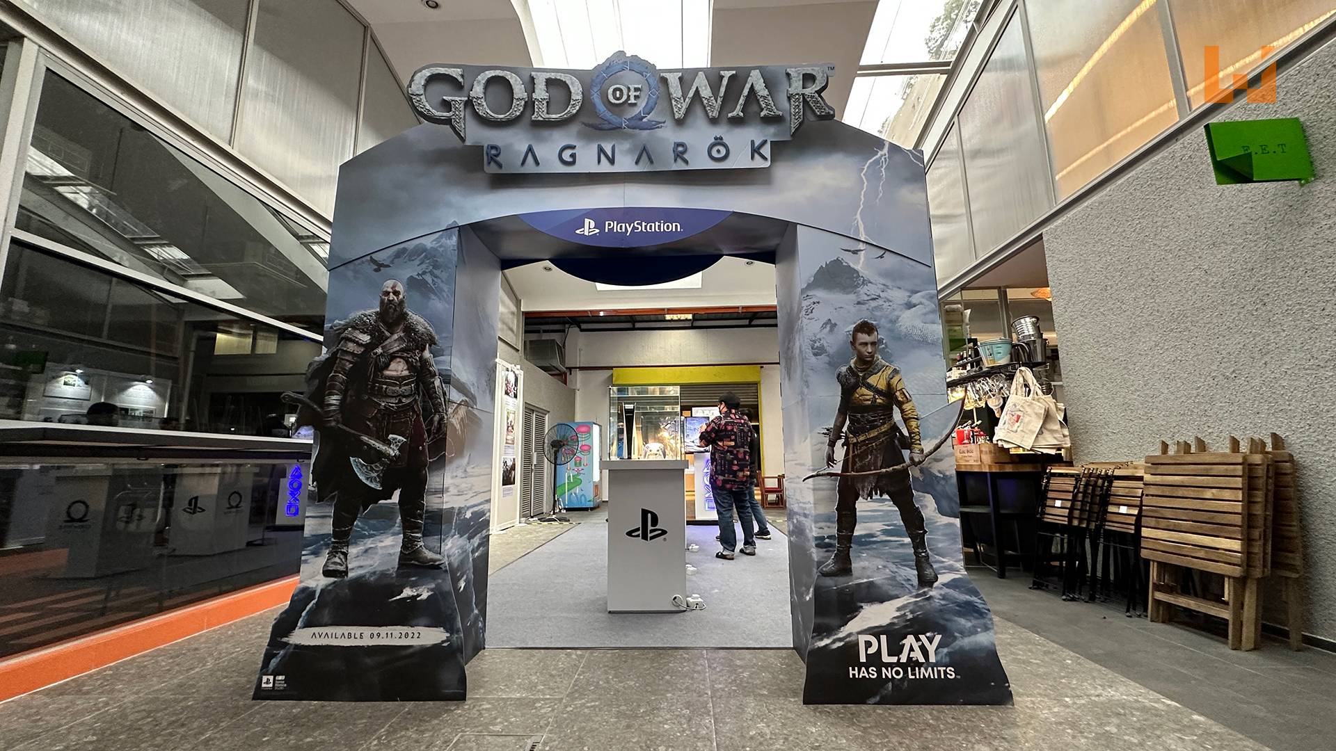 《God of War Ragnarok》大马独家展览体验！快来与奎托斯和阿特柔斯的巨型壁画合照吧！