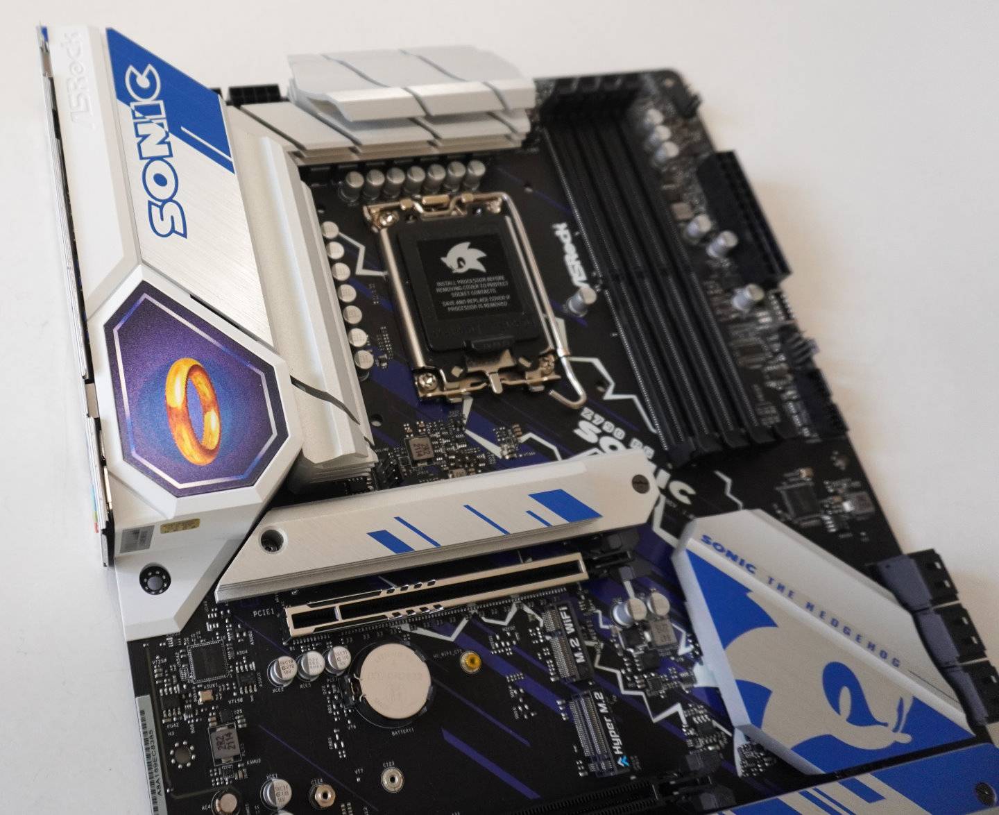 金環圖案會隨視角不同而動起來。