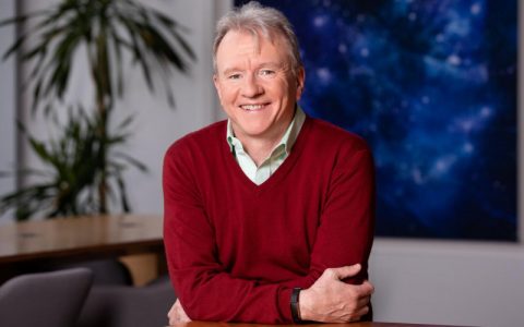 索尼 CEO Jim Ryan 透露，PS5 主机库存问题已解决，从年底起至 2023 年稳定向亚洲地区玩家发货！