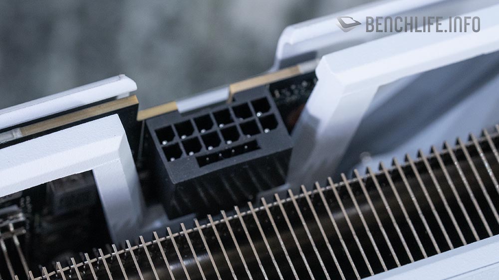 这颜色就是有些魅力在，ROG Strix GeForce RTX 4080 白色版开箱