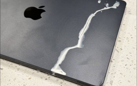 外媒分享 MacBook Air M2 的悲惨遭遇，背盖因为这原因直接「被转印」