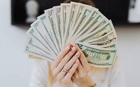 写评论2元一条靠谱吗( 网上写评论挣钱是真的吗)