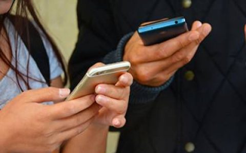 扫码送东西是什么套路(街头扫码送礼品?套路太深了)