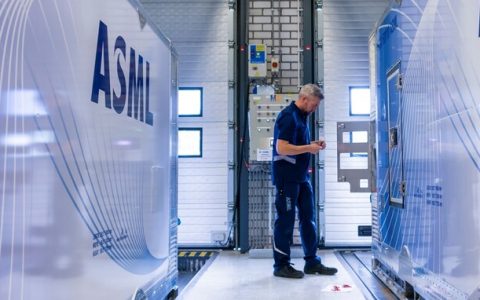 ASML：所有EUV客户均订购了下一代high-NA EUV曝光机，单价翻倍到122.5亿