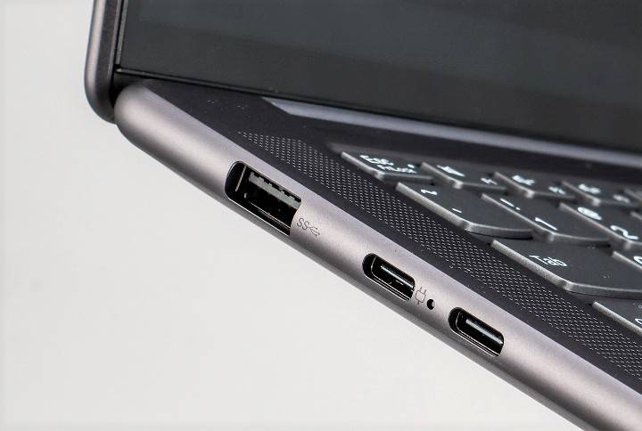 机身左侧的输出入埠有 一个USB Type-A，以USB 3.2 Gen 2 Type-C，具备USB PD充电接口与DisplayPort 1.4a规格。