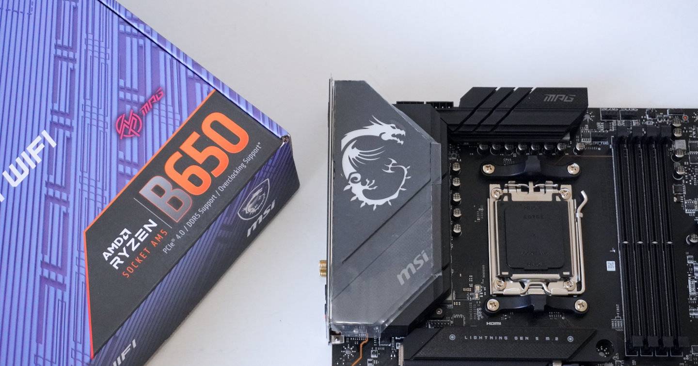Ryzen 5 7600处理器测试时搭配MSI MPG B650 CARBON WIFI主板。