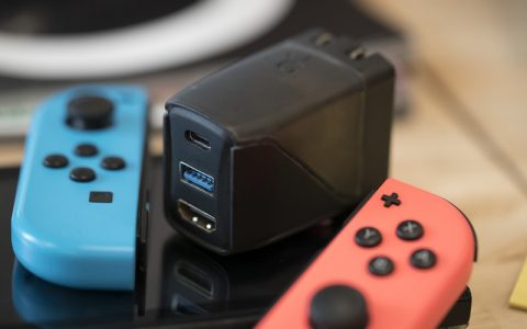 使用手机充电器为 Steam Deck 和 Nintendo Switch 充电是否安全？