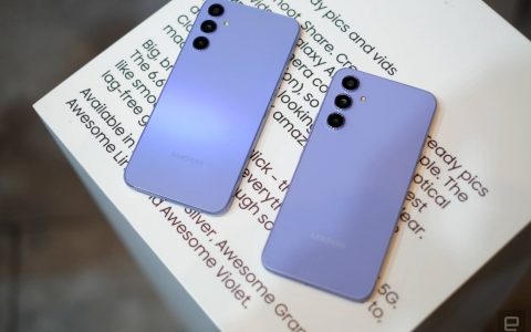 造型酷似三星旗舰的Galaxy A54有着1，000尼特亮度的屏幕