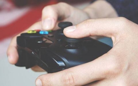 为了让你玩好游戏，电子游戏从摇杆到手把的演进史