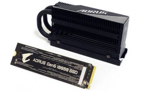 GIGABYTE AORUS Gen5 10000 SSD 2TB 测试，读写破万 MB/s 新王者