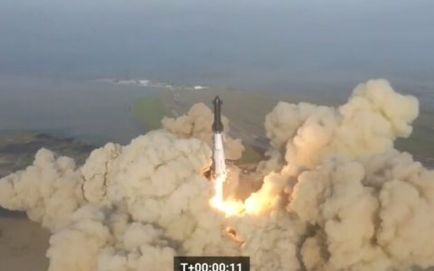 人类最强火箭SpaceX 星舰一飞冲天，但在2分50秒分离前解体爆炸失败，马斯克表示几个月后将再战