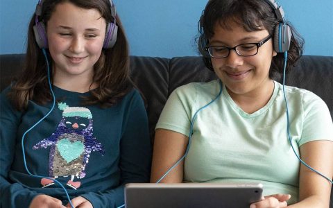 「音量限制耳机」是什么？ 为什么建议孩童使用？