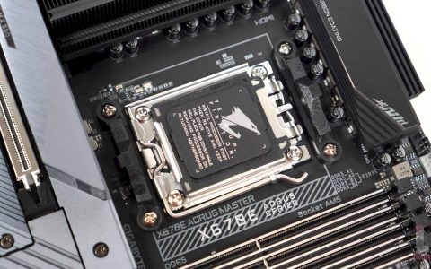 技嘉 X670E AORUS MASTER 主板的 SOCKET SENSE 电压回报设计