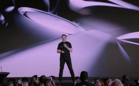 马斯克明确表示：我不会交棒特斯拉CEO，特斯拉将在通用人工智能起重要作用、但需要我监督才行