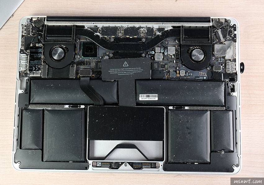 梅问题-如何拆除老旧MacBook Pro膨胀电池，让它成为桌机使用