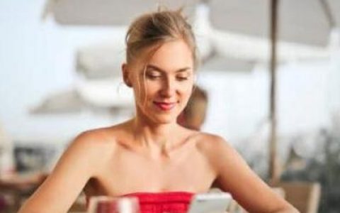 4500急招一位接送小孩阿姨(让上班族们没有接孩子压力)