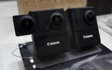 Canon 在 Photonext 2023 展示可切换镜头的 VR 相机原型
