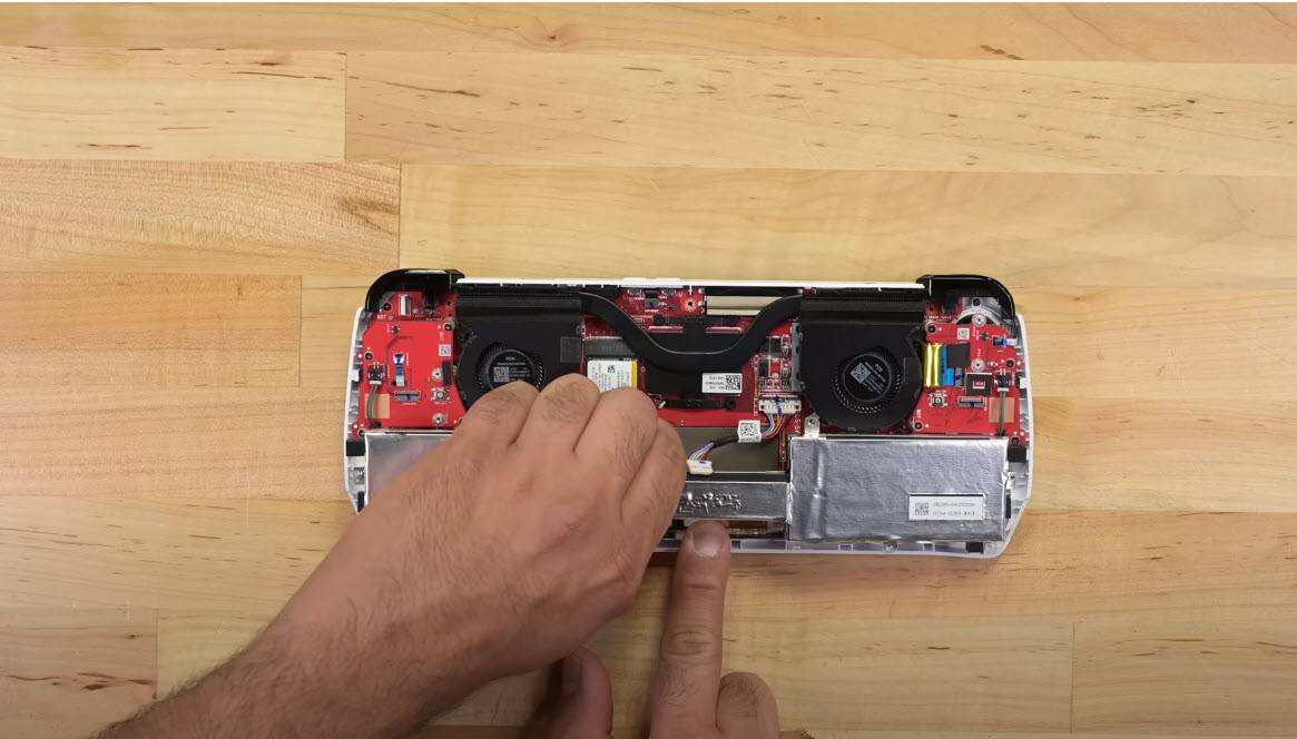  iFixit 公开ASUS ROG Ally 拆解视频 可看到模块化与较容易拆解的设计 - 电脑王阿达